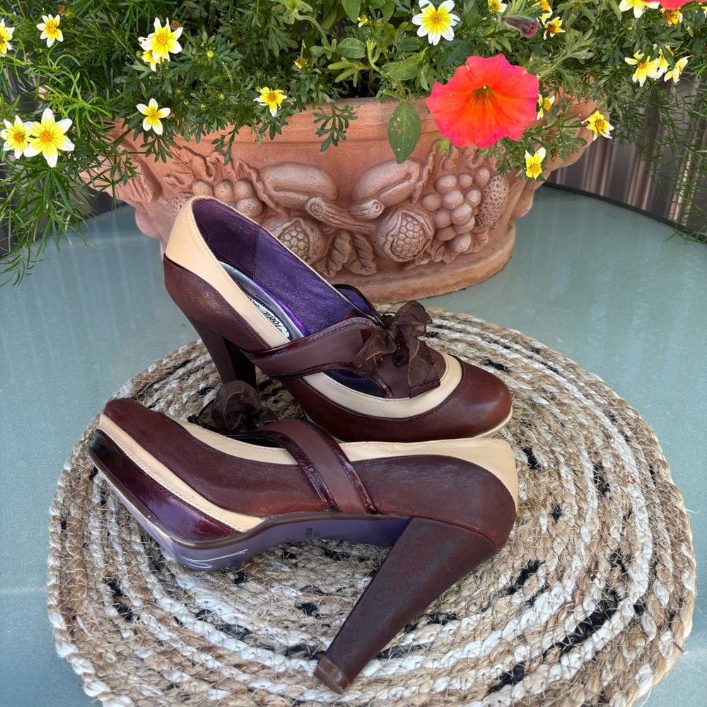 Poetic Justice London Tie Heel Oxfords EUC